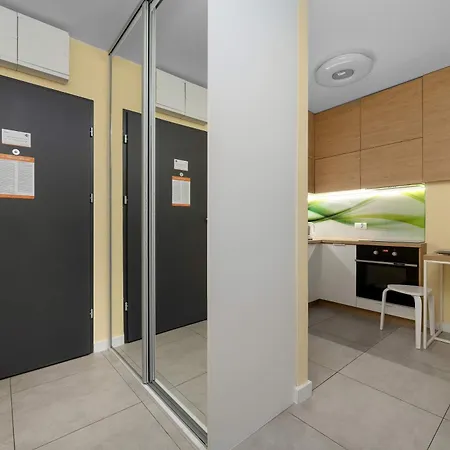Klimatyczny Z Parkingiem I Balkonem By Renters Apartment