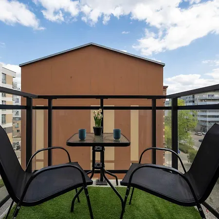 Klimatyczny Z Parkingiem I Balkonem By Renters Apartment